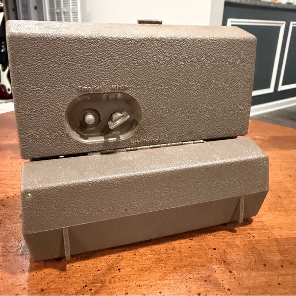 Westinghouse Travel Clock Radio Analog Alarm Mechanical Gray Silver Rectangle - Picture 5 of 5